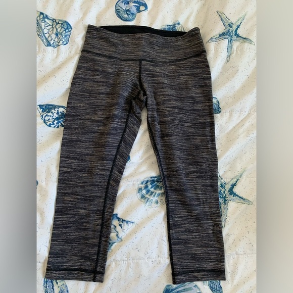 lululemon athletica Pants - Lululemon Athletica Black Heathered Cropped Leggings size 8